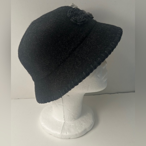 Women’s Black Wool Cloche Bucket Hat With Crochet Flowers